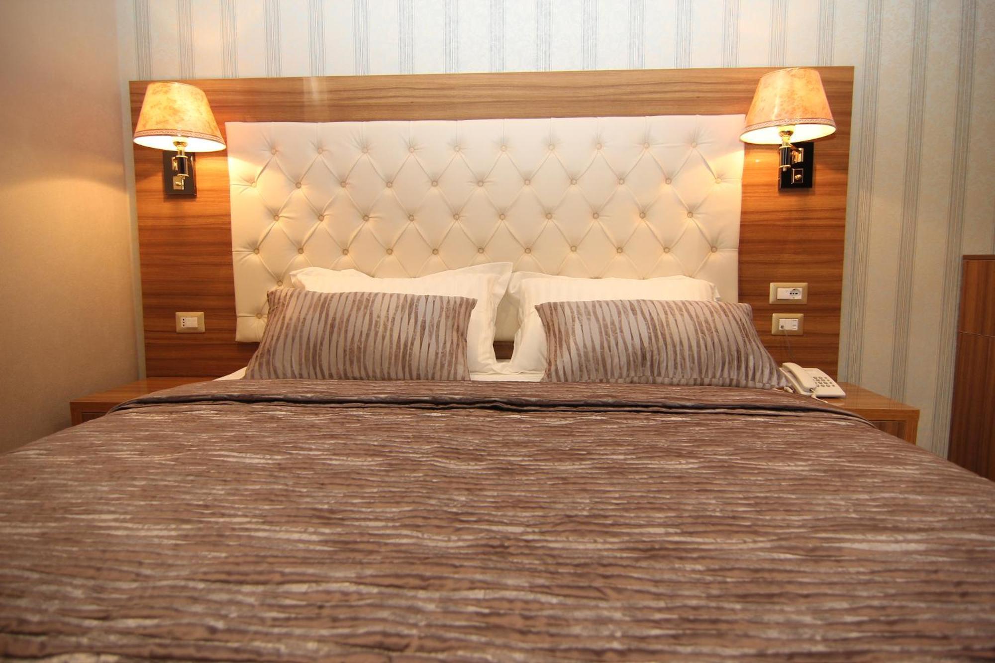 Hotel Boutique Restaurant Gloria Tirana Room photo