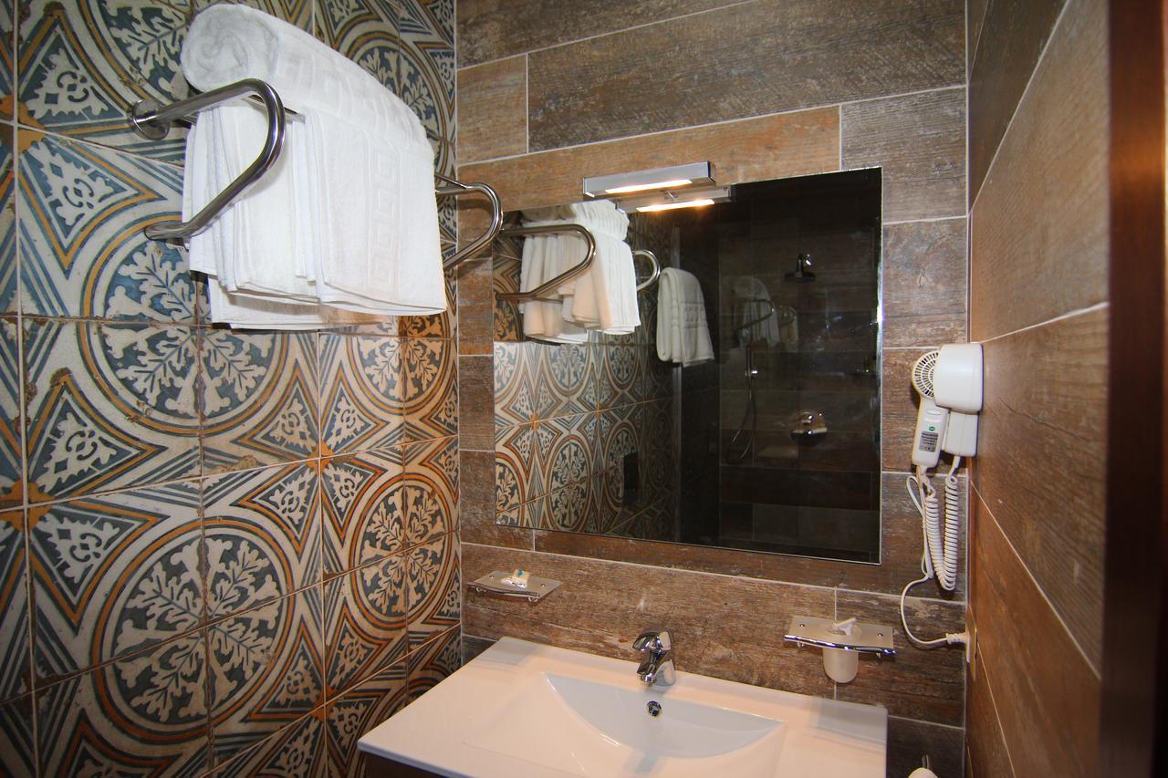 Hotel Boutique Restaurant Gloria Tirana Room photo