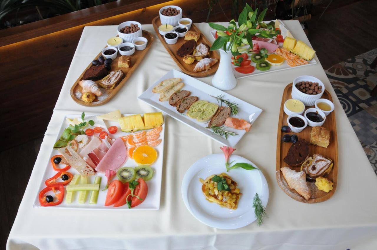 Hotel Boutique Restaurant Gloria Tirana Exterior photo